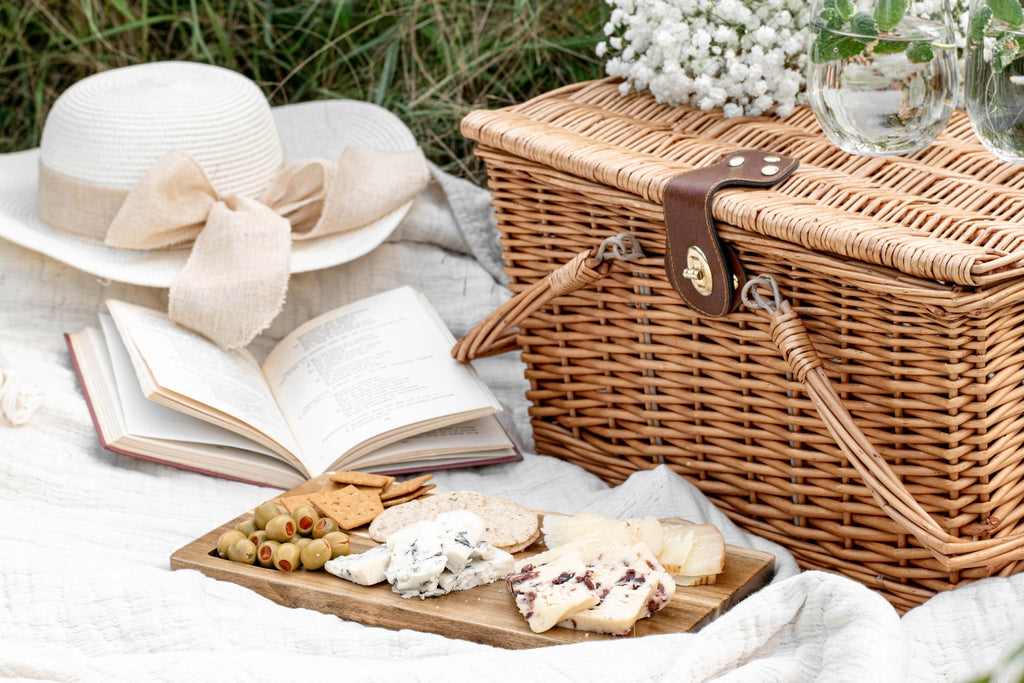 Piece of picnic: new throsws by out now
